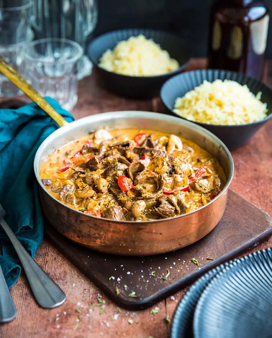 Krämig lövbiffspanna med champinjoner, senap och paprika